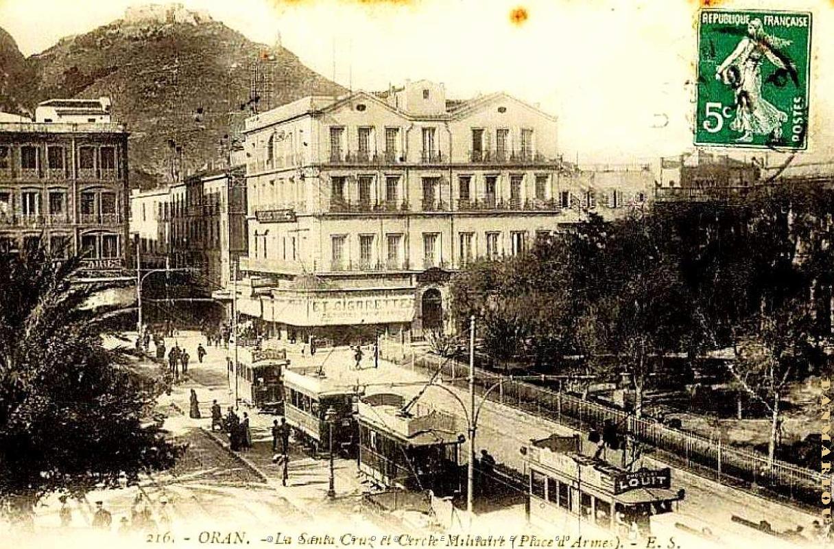 PA c- 015- Place d'Armes- trams et autobus.jpg